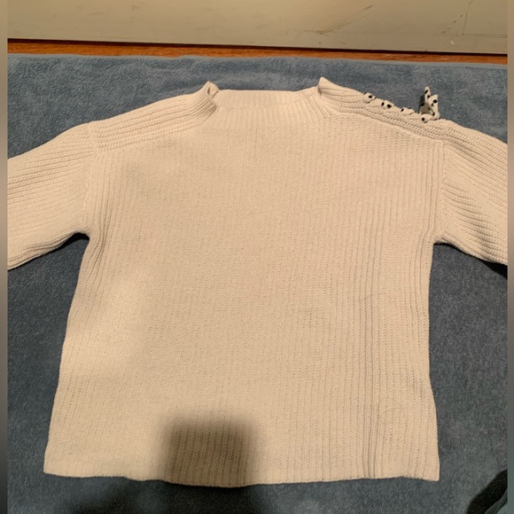 White/cream knitted sweatshirt by Zara, size 9 yrs old (girl) - Picture 2 of 9